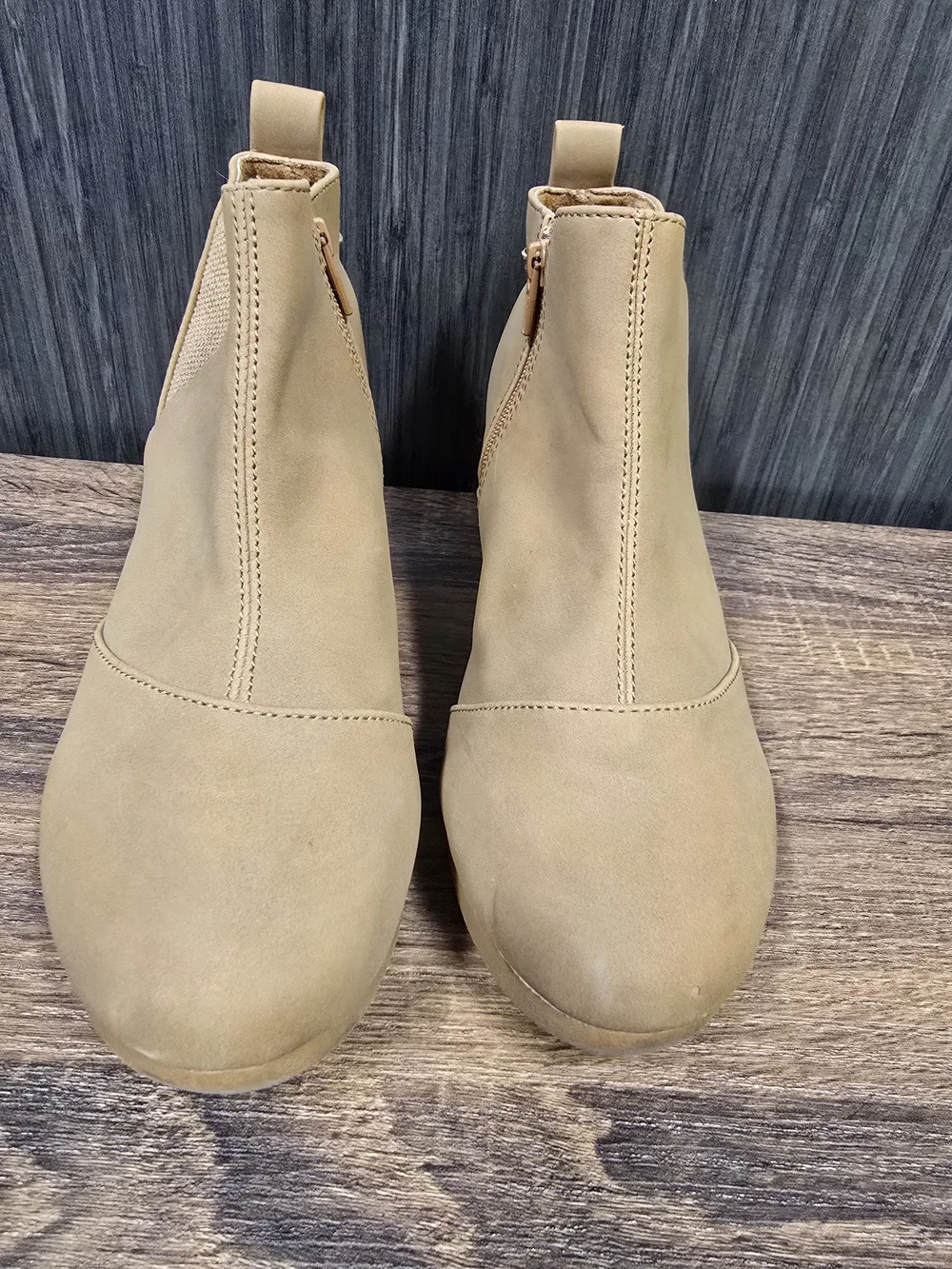 TOMS Girls Tan Chelsea Wedge Ankle Boots Youth Size 3 Side Zip Casual Booties